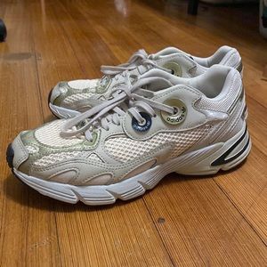 Adidas retro sneakers. Size 6.5. Worn once
